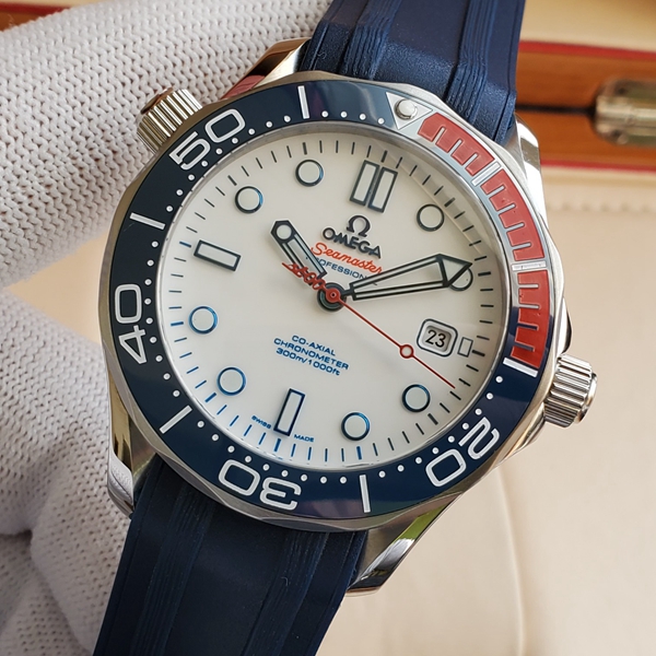 オメガ時計側面デザイン